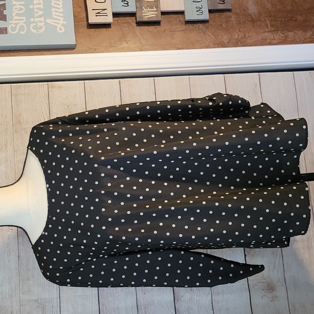 New York and Company sz XL polka dot blouse